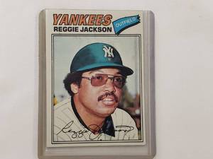 lot 94 image: Reggie Jackson 19756 Topps No. 10