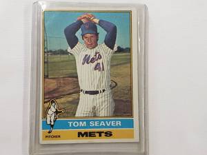 lot 110 image: Tom Seaver 1975 Topps No. 600