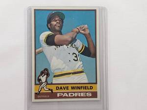 lot 112 image: Dave Winfield 1976 Topps No. 160