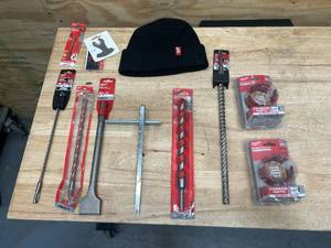 lot 40 image: MILWAUKEE Lot of - Various Products
