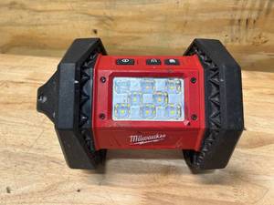 lot 44 image: MILWAUKEE M18 ROVER 18-Volt Lithium-Ion Cordless 1500 Lumens LED Flood Light (Tool-Only)