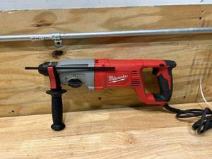 lot 90 image: MILWAUKEE 8 Amp Corded 1 in. SDS D-Handle Rotary Hammer