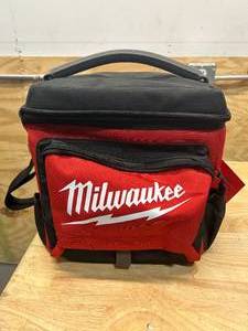 lot 61 image: MILWAUKEE 21 Qt. Soft Sided Jobsite Lunch Cooler