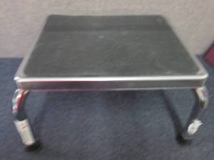 Sturdy Metal Step Stool 350 lb max...
