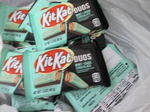 12- 1.5 oz KitKat Duos...