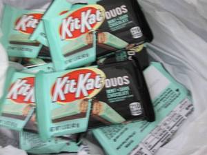 12- 1.5 oz KitKat Duos...