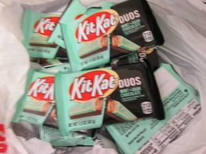 12- 1.5 oz KitKat Duos...