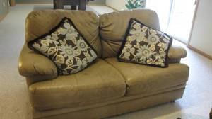 lot 1 image: Matching couch and love seat by Bradington Young
