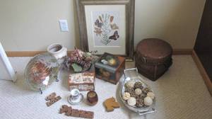 lot 16 image: Lot of home decor...
