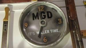 lot 39 image: MGD Its Miller Time Keg clock