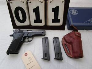lot 11 image: Smith & Wesson Model 59 Pistol