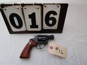 lot 16 image: Smith & Wesson Airweight 38 Special Revolver