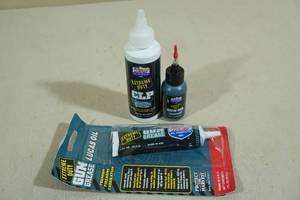 lot 38 image: Lucas Extreme Duty Gun Oil, Grease, and CLP