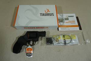 lot 10 image: NEW Taurus 856 .38 Special Revolver - Concealed Hammer