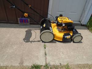 lot 102 image: Cub Cadet self propelled lawn mower. Virtually new. Tested & works. As shown. THIS ITEM HAS A RESERVE.