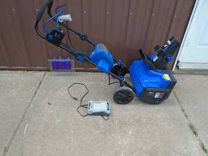 lot 111 image: Sno Joe 40 volt snow blower with battery & charger. Switch acting irratic sometimes works & others times doesnt & will need to be repaired. As shown.