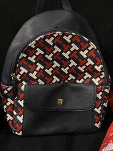 lot 29 image: Lot of 5 Purses & Backpacks