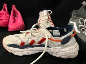 lot 23 image: Lot of 5 Pairs of Tennis Shoes Nike, Adidas, GBG Los Angeles and More