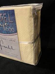 lot 22 image: NEW Full Size Sheet Set - 1600 Count - Cream