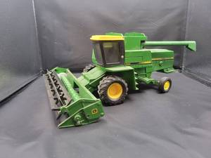 lot 700 image: ERTL John Deere TURBO Combine Diecast Model - 116 Scale