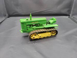 lot 702 image: John Deere Crawler Diecast Tractor Model - 116 Scale