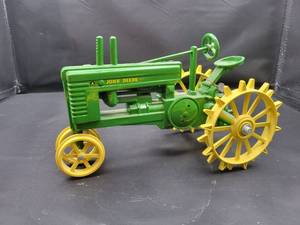 lot 706 image: John Deere Model A Tractor Diecast Model - 1 16 Scale - JLE Scale Models
