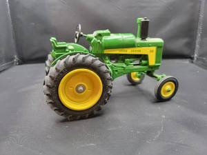 lot 707 image: ERTL John Deere 630 Diecast Tractor - 116 Scale