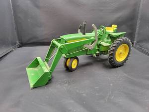 lot 713 image: John Deere Tractor with Loader Diecast Model - 1 16 Scale - JLE Scale Models