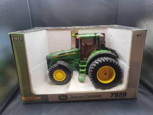 lot 720 image: ERTL John Deere 7920 Diecast Tractor Model in Box - 116 Scale - Collector Edition