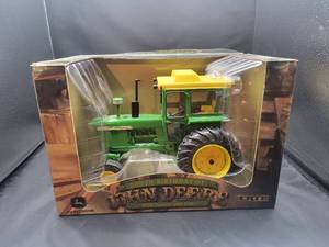 lot 722 image: ERTL John Deere 4020 Diecast Tractor Model with Cab - 200th Birthday of john Deere Edition - 116 Scale