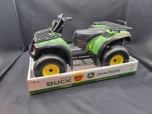 lot 724 image: ERTL John Deere BUCK 500 ATV Plastic Model in Box - 16 Scale