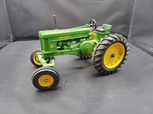 lot 730 image: ERTL John Deere Model 70 Diecast Tractor Model - 116 Scale - 1991 Special Edition