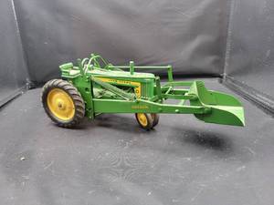 lot 735 image: Tru-Scale John Deere Tractor with Loader - Diecast and Tin Model - 116 Scale
