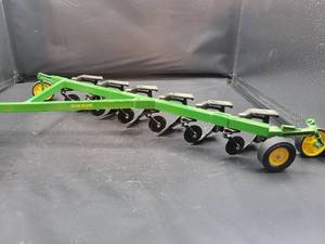 lot 741 image: ERTL John Deere 6-Bottom Plow Diecast Model - 116 Scale