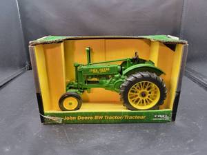 lot 749 image: ERTL John Deere BW General Purpose Diecast Tractor Model in Box - 116 Scale