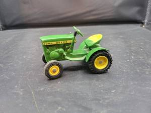 lot 750 image: ERTL John Deere 110 Lawn Tractor Diecast Model - 116 Scale