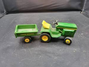 lot 751 image: ERTL John Deere 400 Lawn Tractor and Trailer Diecast Models - 116 Scale