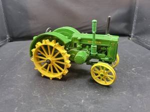 lot 757 image: ERTL John Deere D Tractor Diecast Model with Steel Wheels - 116 Scale