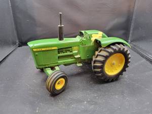 lot 758 image: ERTL John Deere 5020 Diesel Tractor Diecast Model - 116 Scale