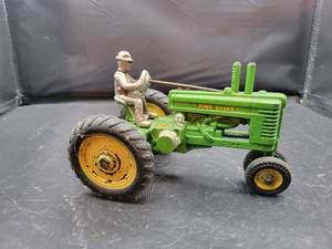 lot 765 image: 1940s ARCADE Cast Iron John Deere Tractor with Driver - Approx. 116 Scale