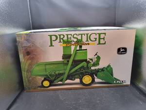 lot 773 image: ERTL John Deere 45 Combine Prestige Collection Diecast Model in Box - 116 Scale