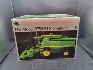 lot 776 image: ERTL Precisian Series #1 John Deere 9750 STS Combine Diecast Model in Box - 132 Scale
