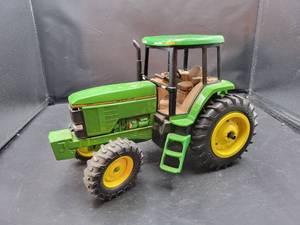 lot 785 image: ERTL John Deere 7800 Diecast Tractor Model - Demonstrator - 116 Scale
