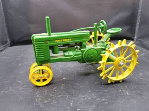 lot 787 image: John Deere Model G Tractor Diecast Model - 1 16 Scale - JLE Scale Models