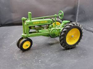 lot 786 image: ERTL John Deere Model A Diecast Tractor Model - 116 Scale