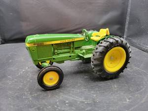 lot 796 image: ERTL John Deere 20202030 Diecast Tractor Model - 116 Scale