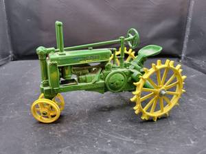 lot 797 image: ERTL John Deere Model G Diecast Tractor Model - 116 Scale - 1987 50th Anniversary Edition Series IV