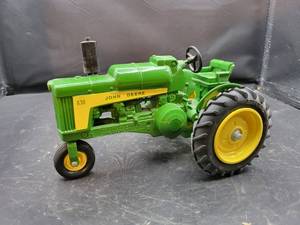 lot 798 image: ERTL John Deere Model 630 LP Diecast Tractor Model with Tricycle Front Wheel - 116 Scale - 1989 Special Edition