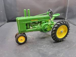 lot 806 image: John Deere Model A Tractor Diecast Model - 1 16 Scale - JLE Scale Models - Limited Edition #2423 of 5000