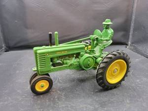 lot 808 image: ERTL John Deere Model A Diecast Tractor Model with Driver - 116 Scale - 40th Anniversary edition of the ERTL  ARCADE Tractor